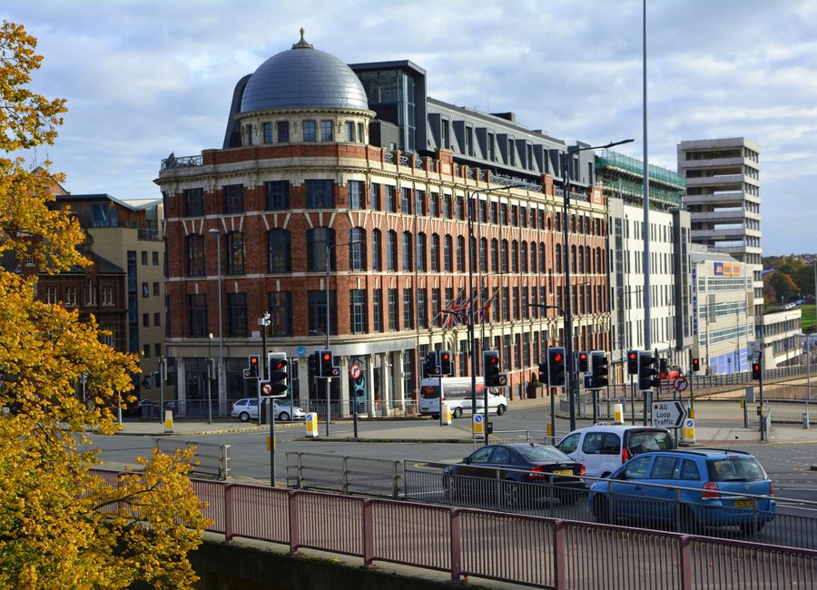 0007_Crispin_House_New_York_Road,_Leeds_(geograph_5180415)